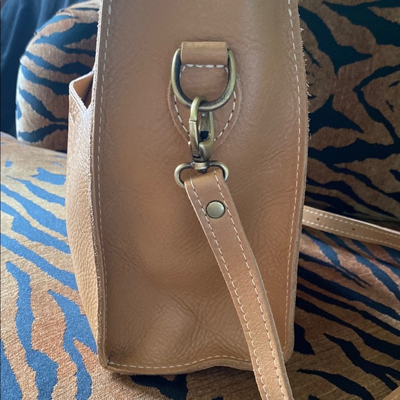Portland Leather Lola Crossbody Tote Bag - Picture 10 of 11